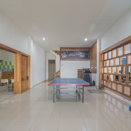 Reddoorz Near Gajah Mada Pontianak Otel Dış mekan fotoğraf