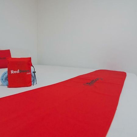Reddoorz Near Gajah Mada Pontianak Otel Dış mekan fotoğraf
