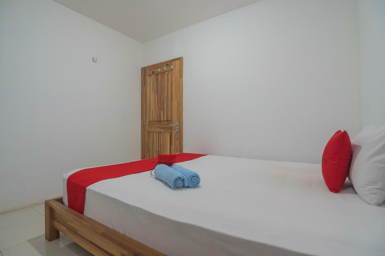Reddoorz Near Gajah Mada Pontianak Otel Dış mekan fotoğraf