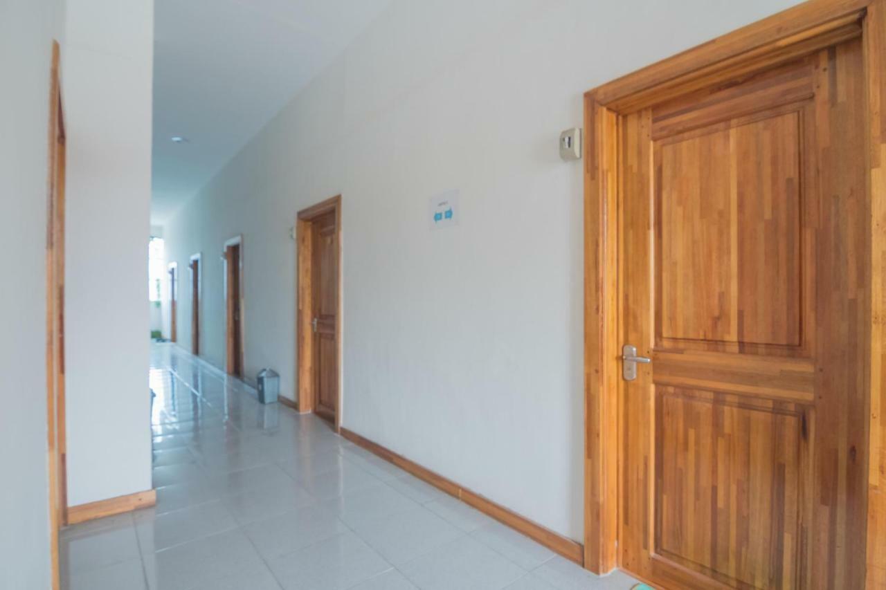 Reddoorz Near Gajah Mada Pontianak Otel Dış mekan fotoğraf
