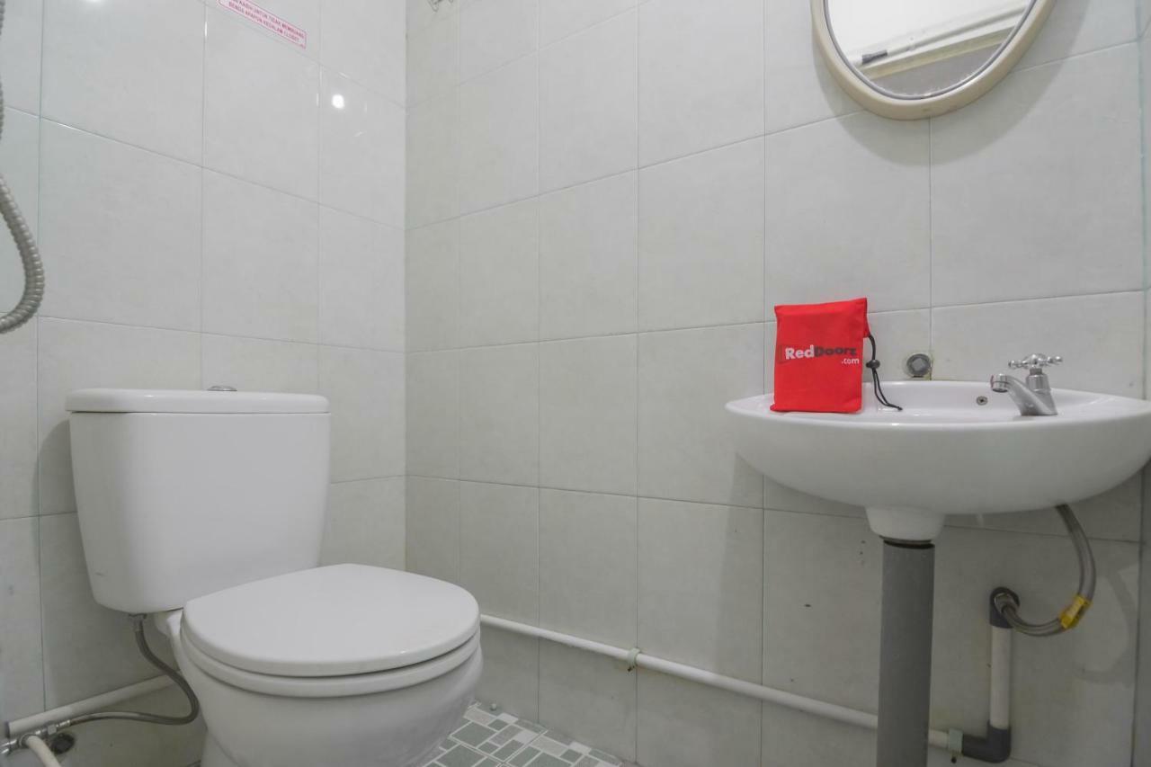 Reddoorz Near Gajah Mada Pontianak Otel Dış mekan fotoğraf